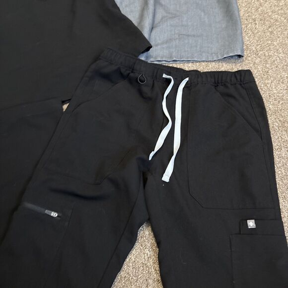 Figs Technical Collection Black Scrub Set XS Top & Bottom Medical + Grey top - Picture 3 of 16